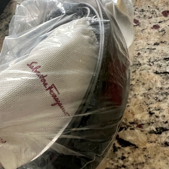 Black Men’s Salvatore Ferragamo Belt - Picture 2 of 3